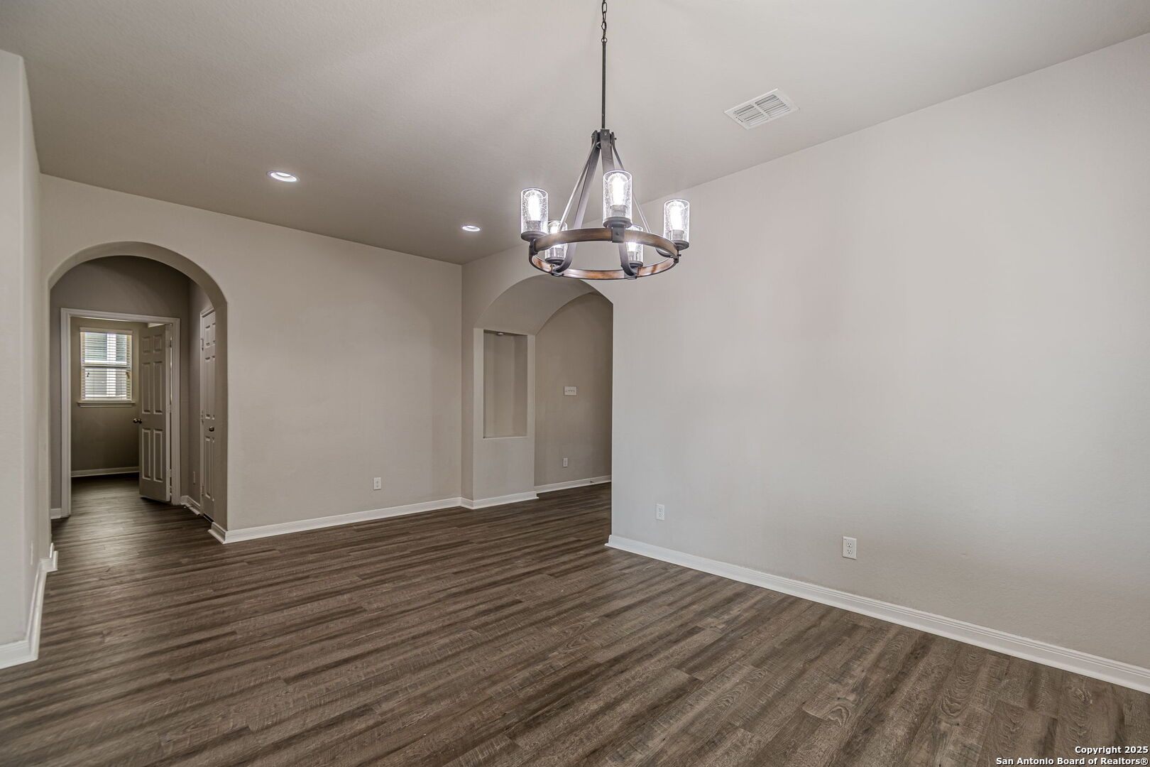 8922 Grand Western Converse, TX 78109 - Photo 14 of 77