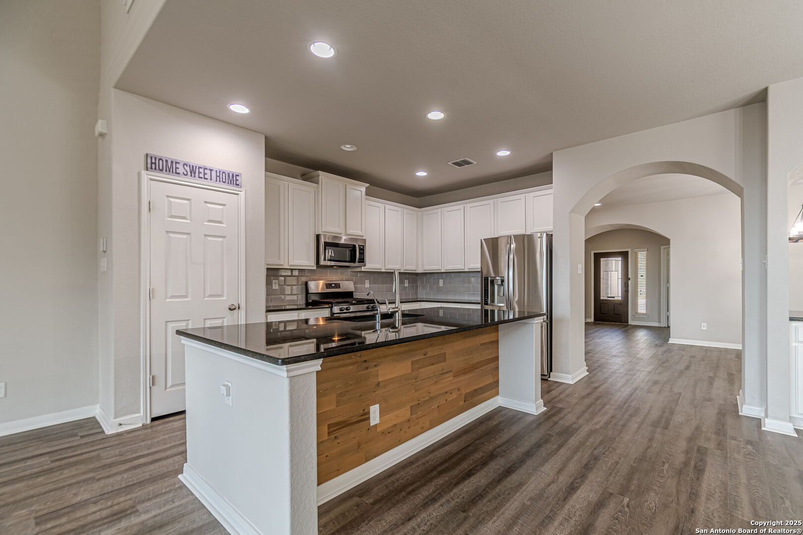 8922 Grand Western Converse, TX 78109 - Photo 17 of 77