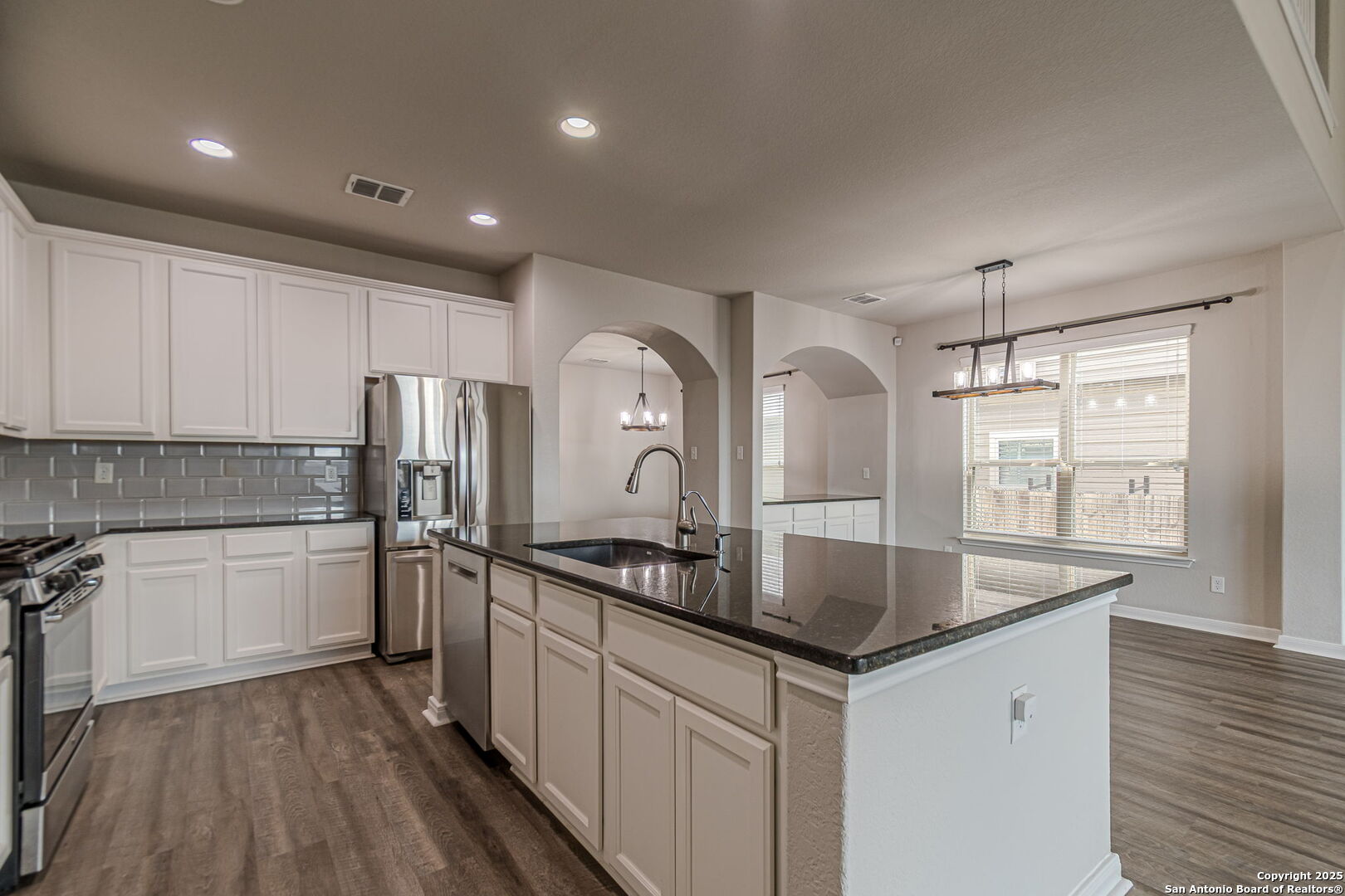 8922 Grand Western Converse, TX 78109 - Photo 18 of 77