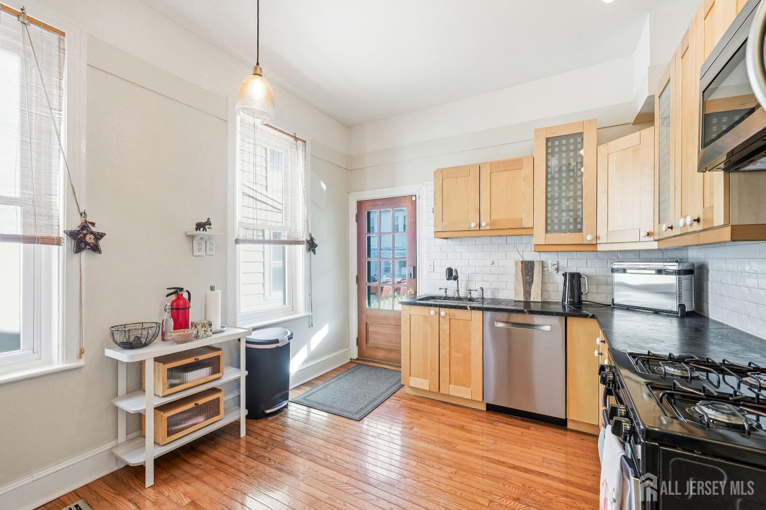 346 East Union Street Burlington, NJ 08016 - Photo 15 of 48 a kitchen with granite countertop a stove and wooden floor