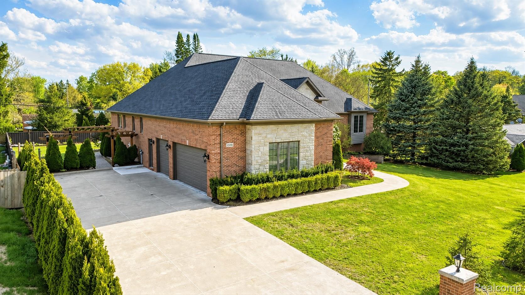 35339 West 13 Mile Road Farmington, MI 48331 - Photo 2 of 72 Oversized Concrete Driveway