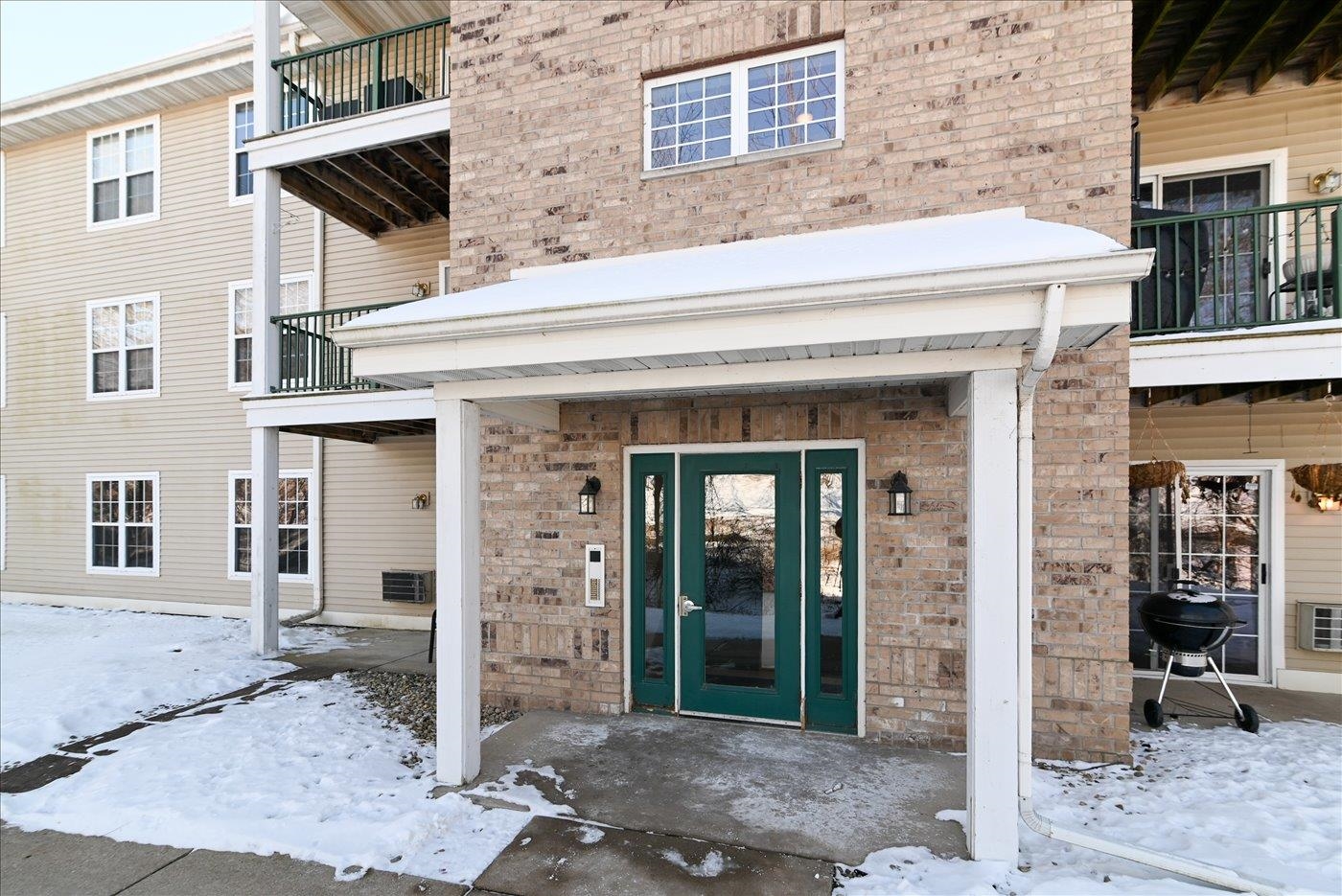 203 Kearney Way, Unit 104 Waunakee, WI 53597 - Photo 4 of 38