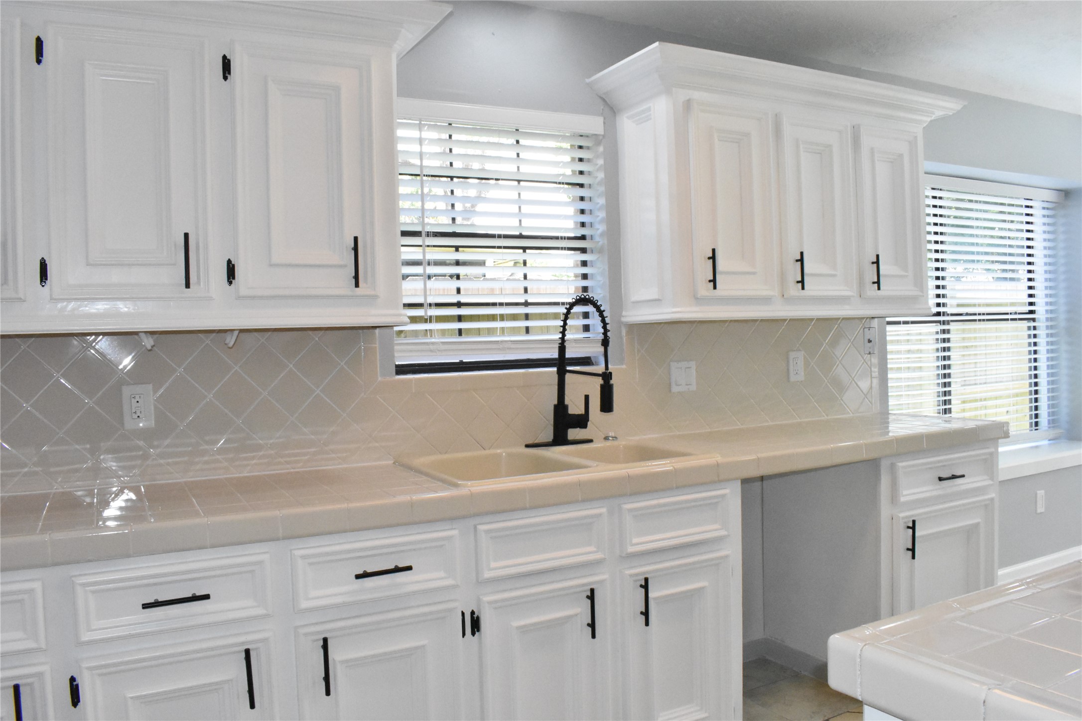 1347 Somercotes Lane Channelview, TX 77530 - Photo 9 of 30 a kitchen with appliances cabinets and a window