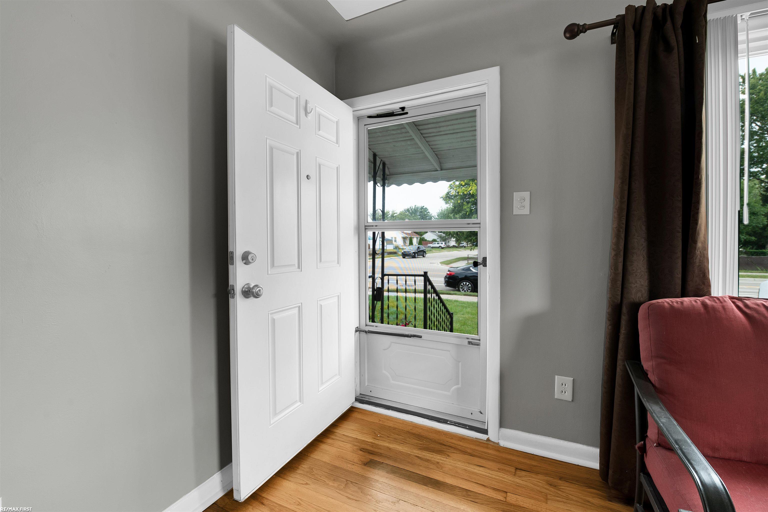 17308 Martin Road Roseville, MI 48066 - Photo 9 of 25