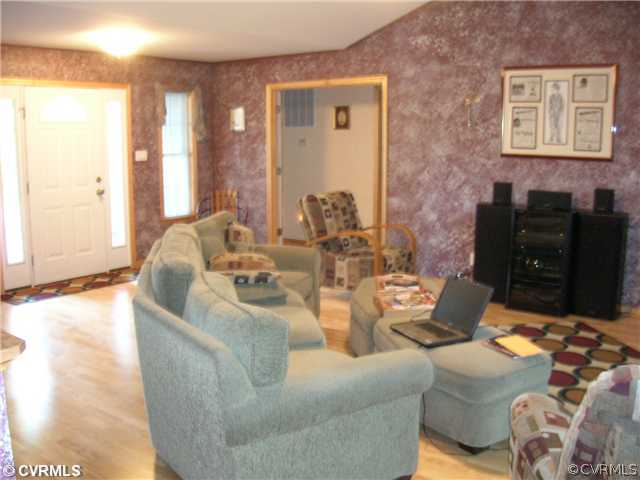 3900 Union Branch Road Petersburg, VA 23805 - Photo 4 of 12 Living Room