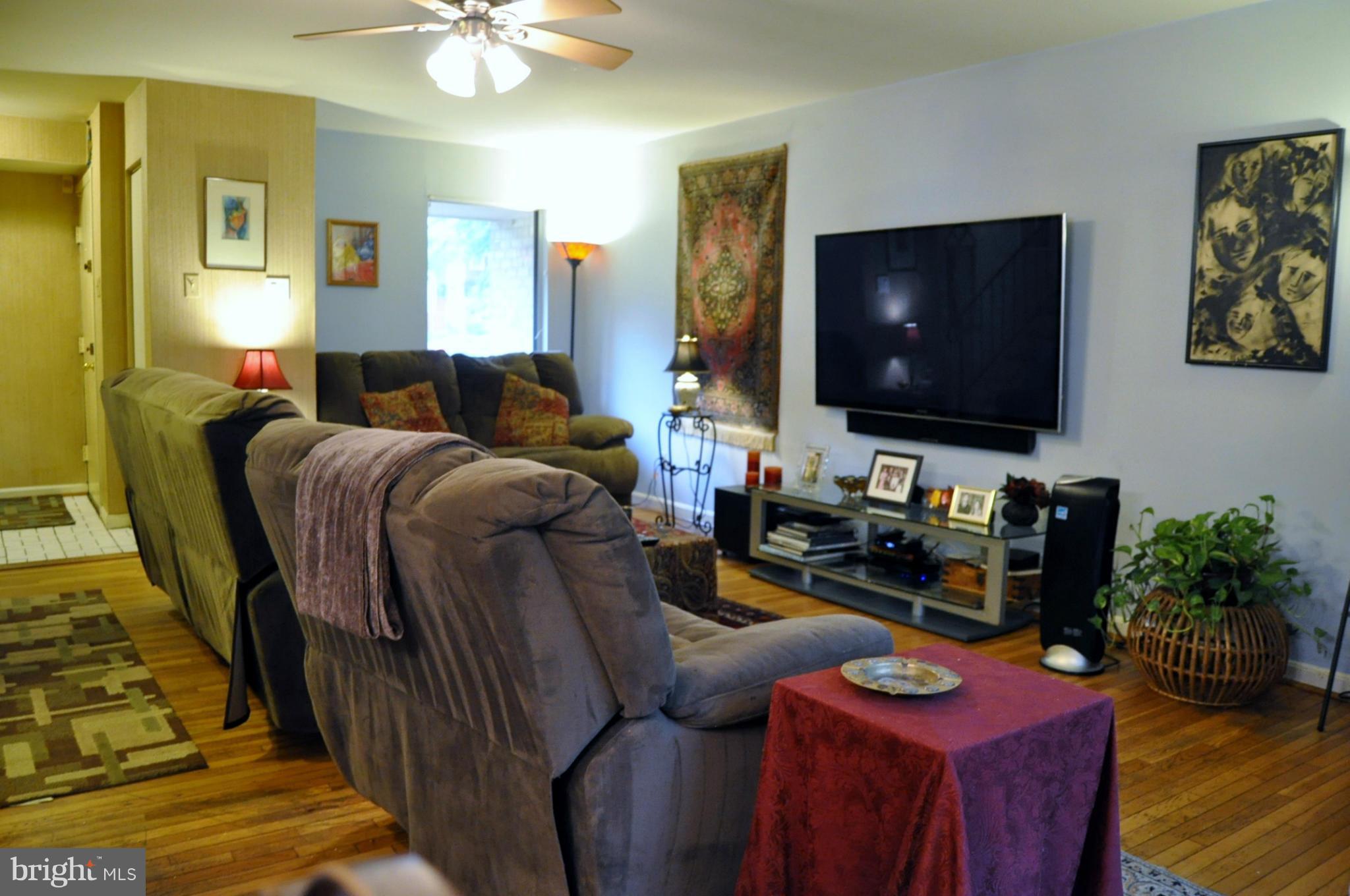 11057 Saffold Way Reston, VA 20190 - Photo 3 of 30 Living Room