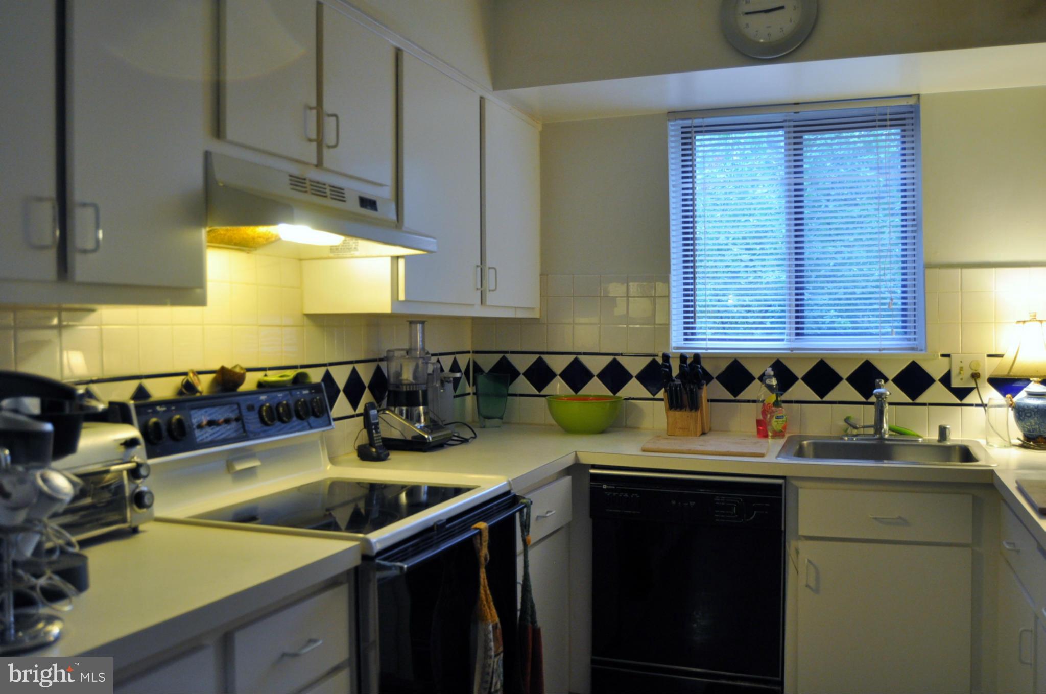 11057 Saffold Way Reston, VA 20190 - Photo 10 of 30 Kitchen
