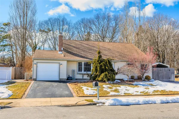 $699,000 | 193 Glen Summer Road, Holbrook, NY 11741