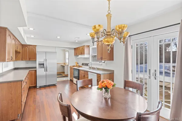 $699,000 | 193 Glen Summer Road, Holbrook, NY 11741