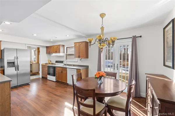 $699,000 | 193 Glen Summer Road, Holbrook, NY 11741