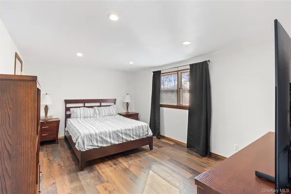 $699,000 | 193 Glen Summer Road, Holbrook, NY 11741