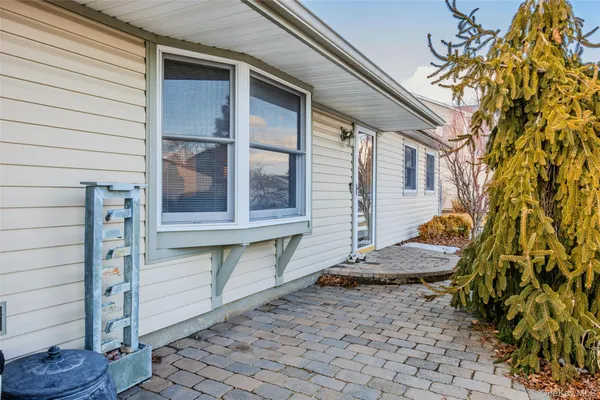 $699,000 | 193 Glen Summer Road, Holbrook, NY 11741