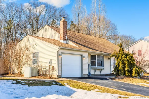 $699,000 | 193 Glen Summer Road, Holbrook, NY 11741