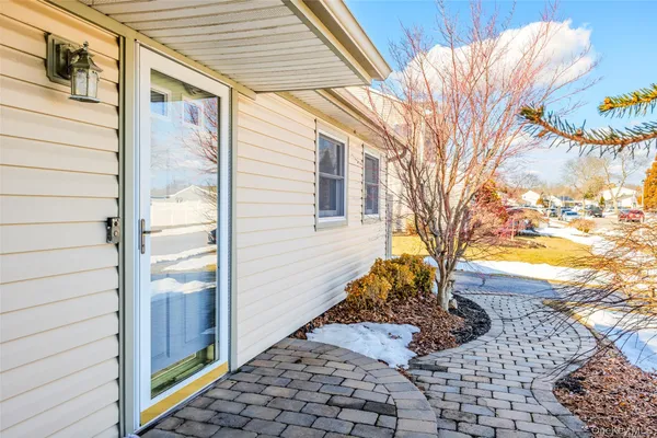 $699,000 | 193 Glen Summer Road, Holbrook, NY 11741