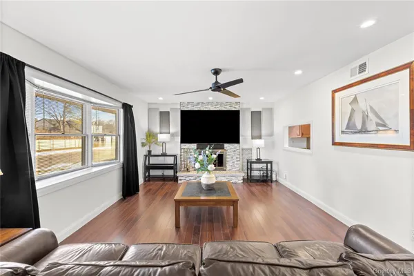 $699,000 | 193 Glen Summer Road, Holbrook, NY 11741