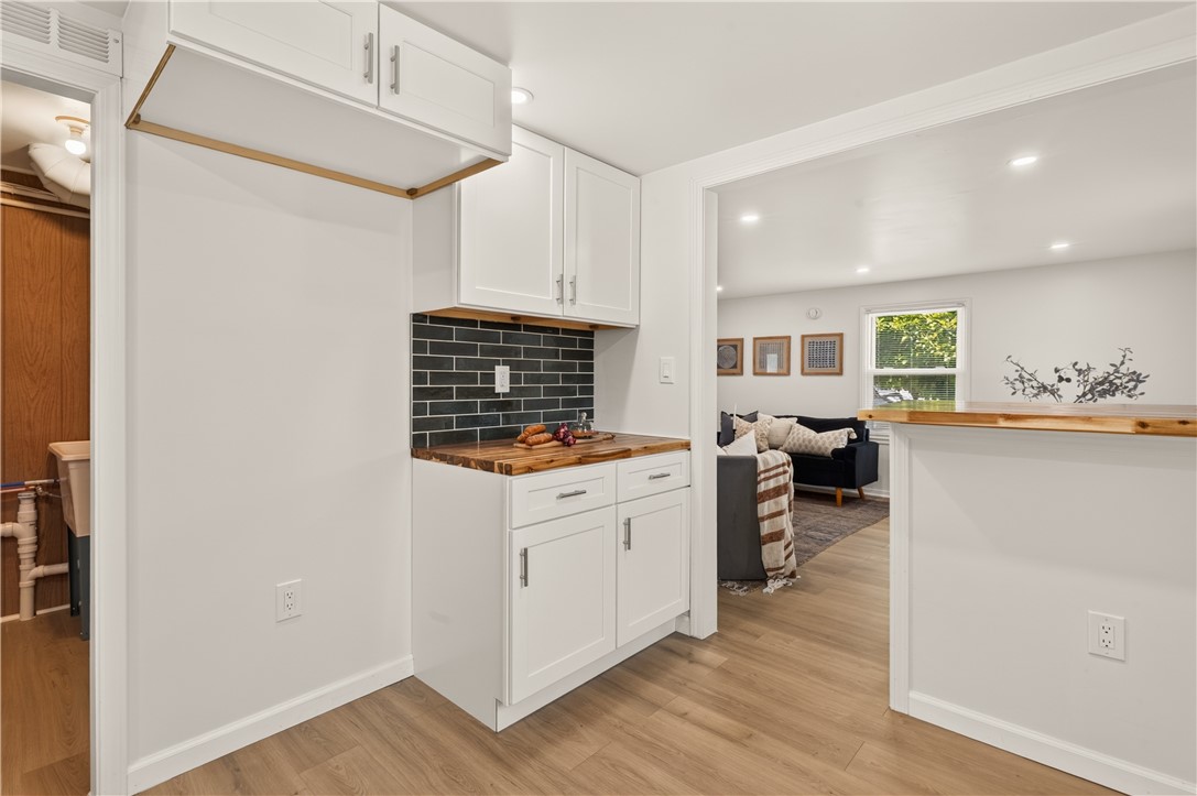 355 Falstaff Road Irondequoit, NY 14609 - Photo 12 of 27 Freshly tiled kitchen backsplash