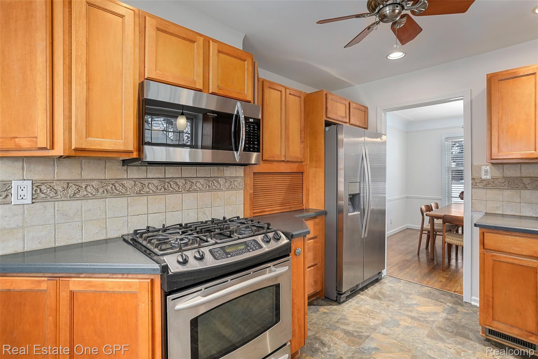 1094 Roslyn Road Grosse Pointe, MI 48236 - Photo 15 of 41 1094 Roslyn Road, Grosse Pointe Woods - 14.jpg