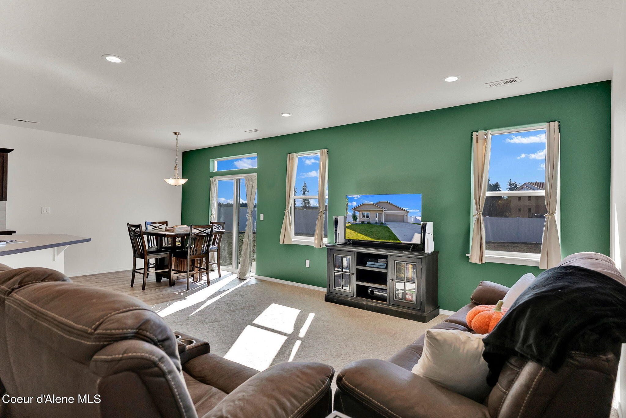 16167 North Hadley Loop Rathdrum, ID 83858 - Photo 4 of 46 Living Room