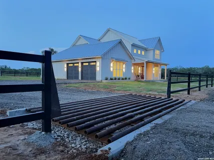 $850,000 | 1230 Old Pearsall Road, Jourdanton, TX 78026
