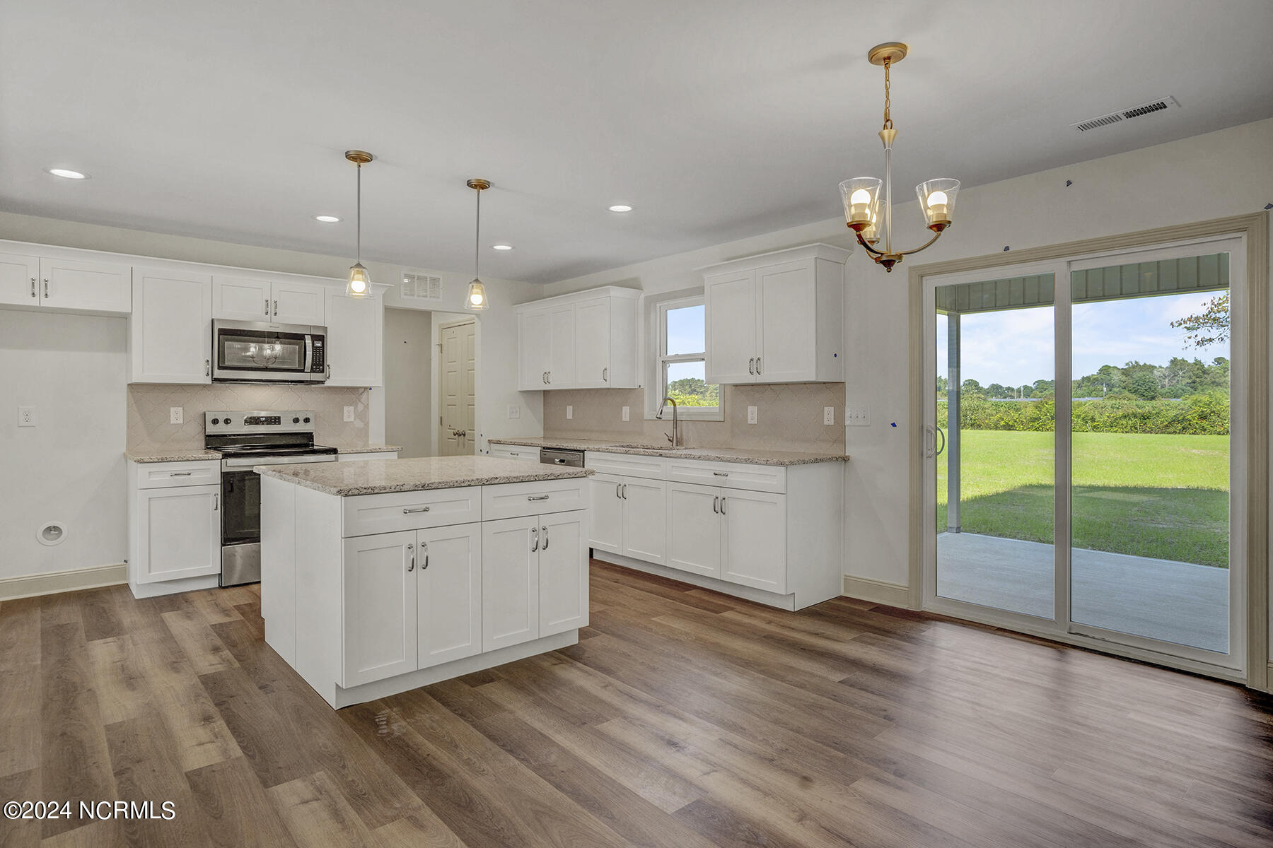406 Wade Street Warsaw, NC 28398 - Photo 13 of 30 Dining Area