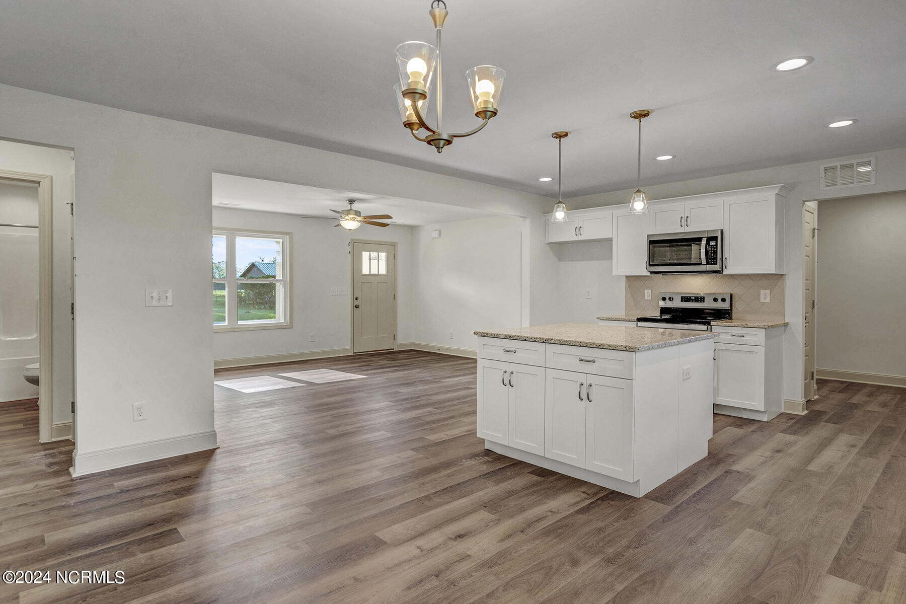 406 Wade Street Warsaw, NC 28398 - Photo 14 of 30 Dining Area/Kitchen