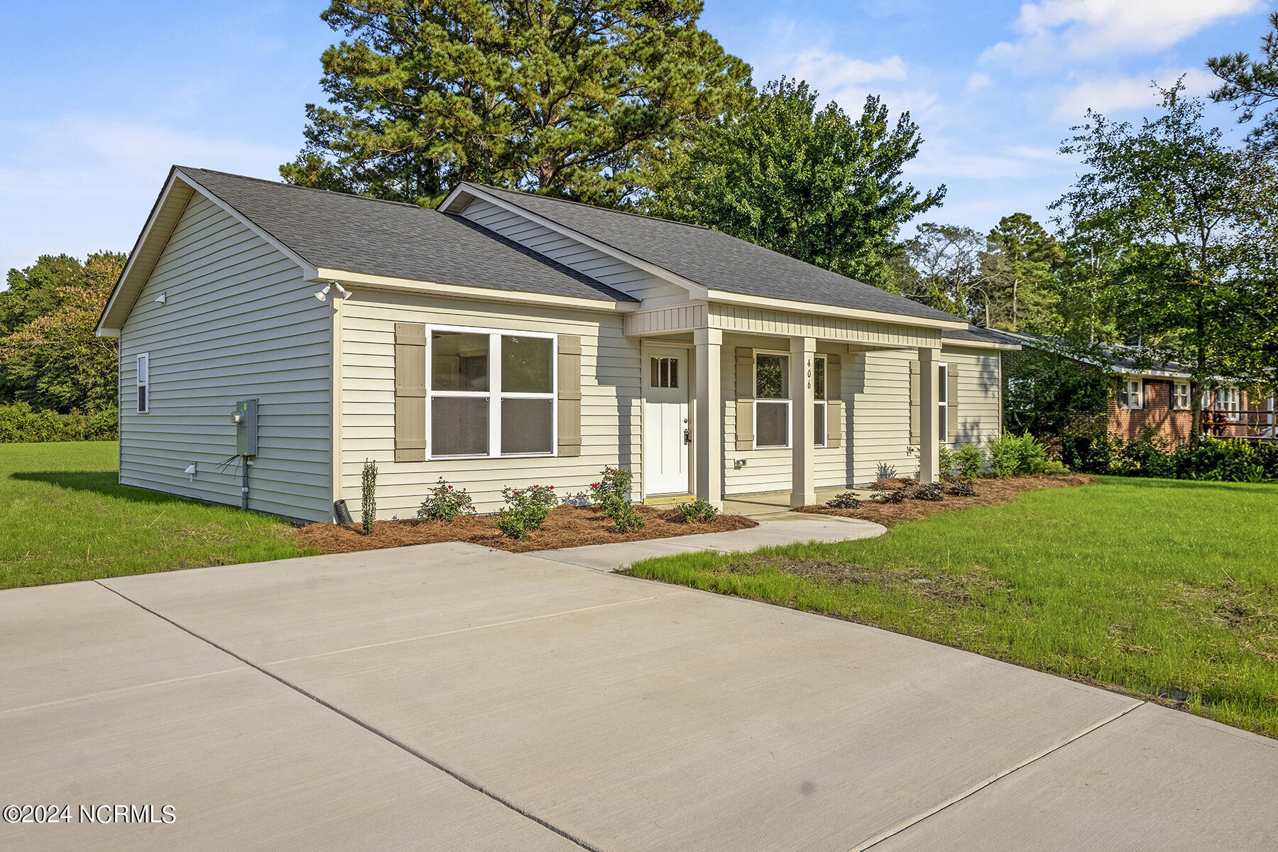 406 Wade Street Warsaw, NC 28398 - Photo 2 of 30 Front
