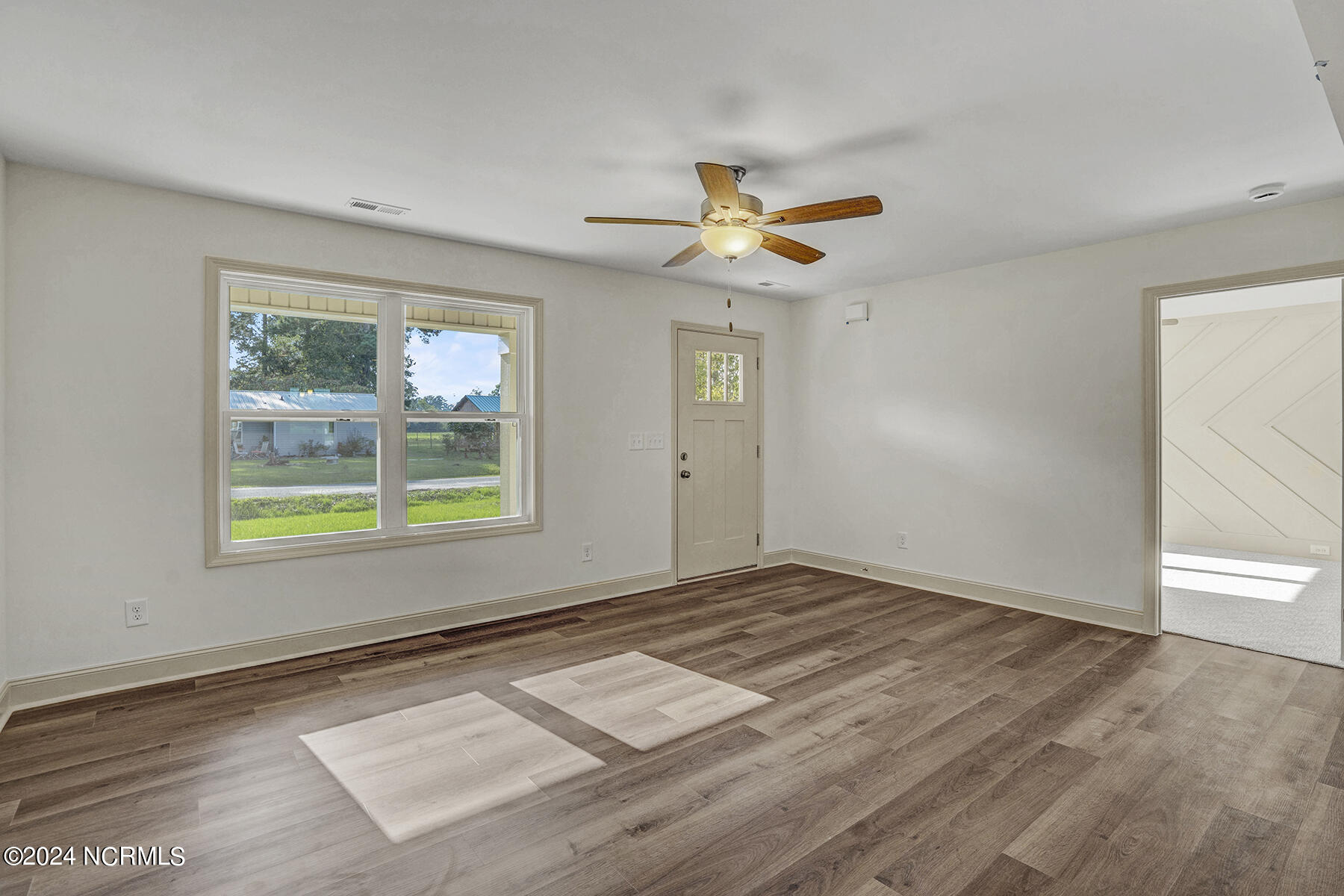 406 Wade Street Warsaw, NC 28398 - Photo 5 of 30 Living Room