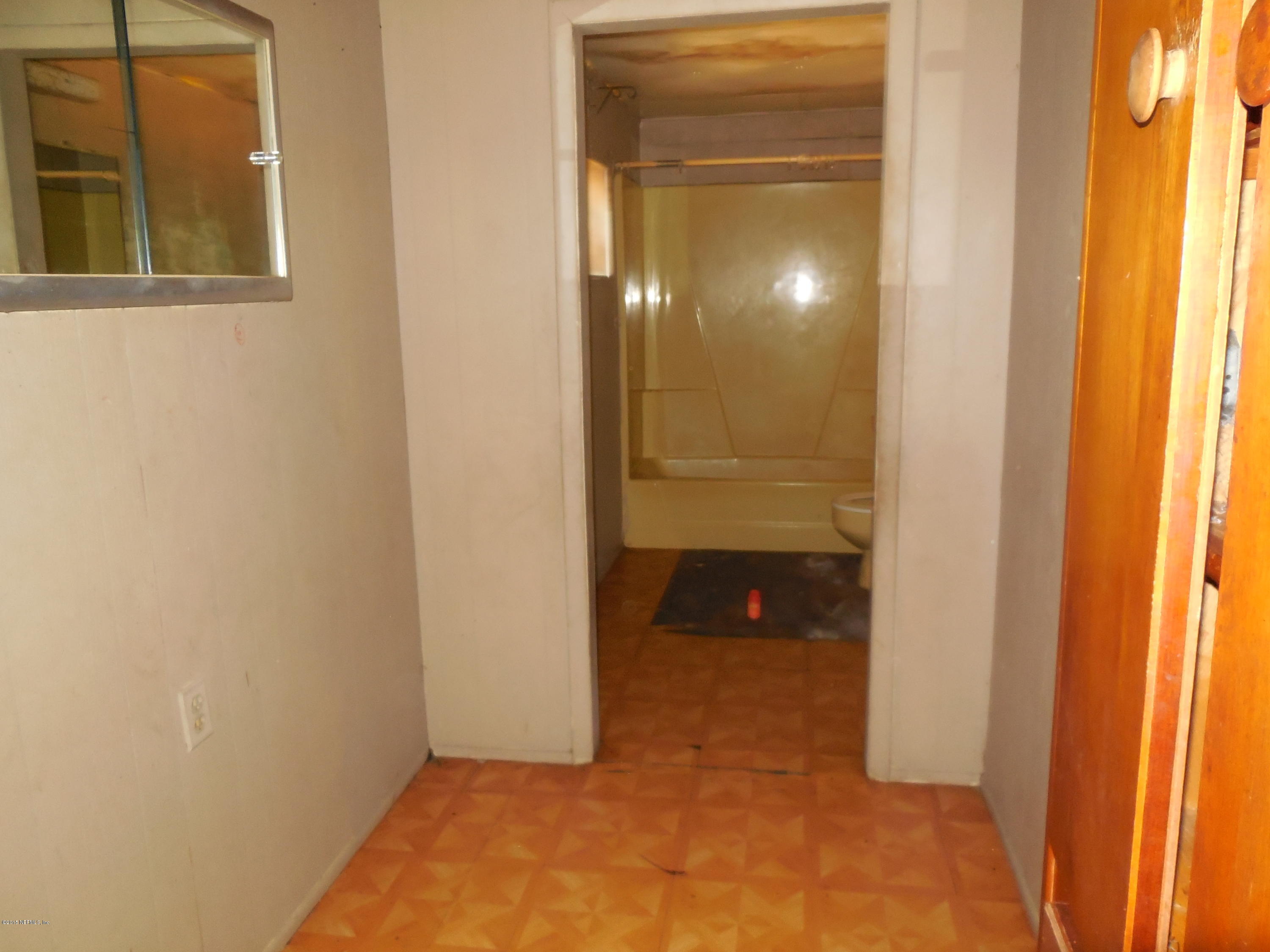 158 Oak Run Road Crescent City, FL 32112 - Photo 16 of 18 a view of a bathroom