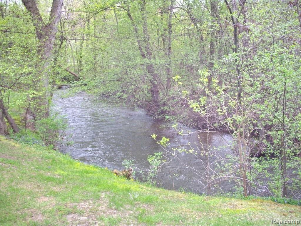 160 Chesterfield Road Bloomfield Hills, MI 48304 - Photo 25 of 25 Surrounding Stream