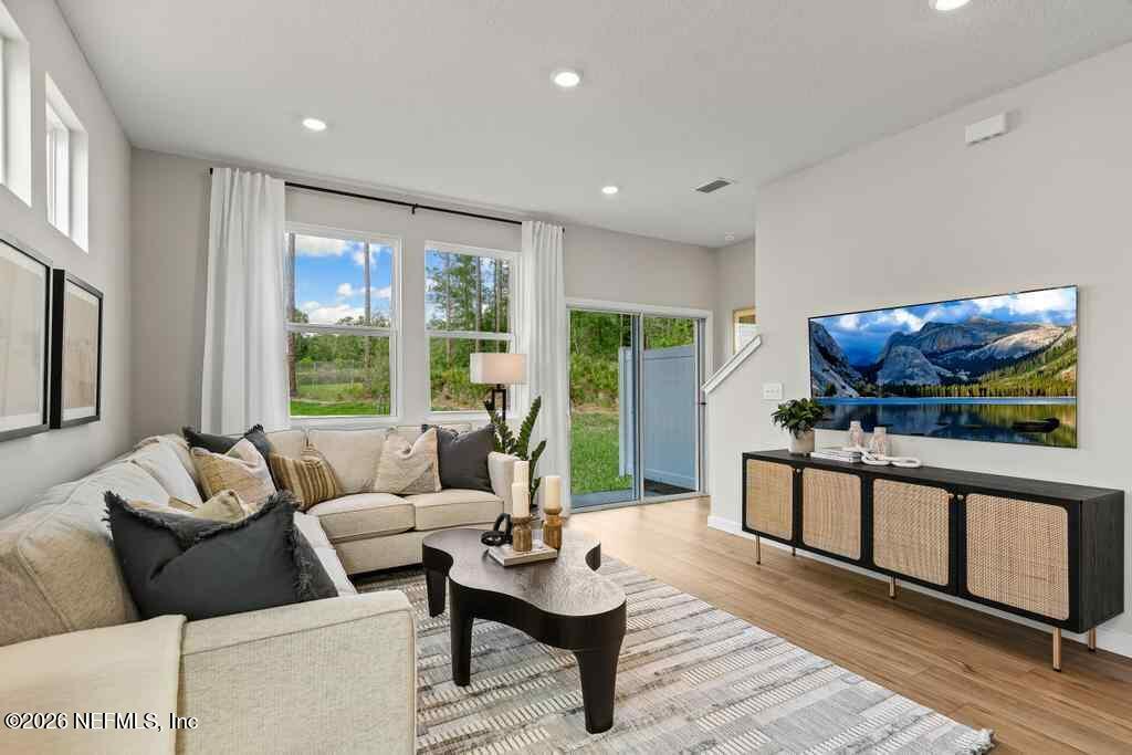 10721 Waterfield Road Jacksonville, FL 32210 - Photo 13 of 23 Crescent pecan - living1