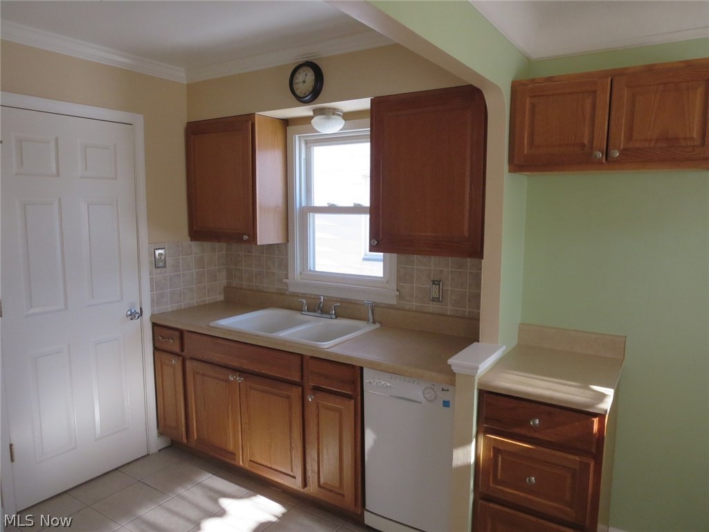5602 Ridgewood Avenue Parma, OH 44129 - Photo 4 of 29 Gallery Image 4