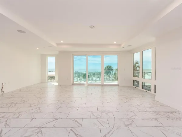 $10,000 | 15 Avalon Street, Unit 303, Clearwater Beach, FL 33767