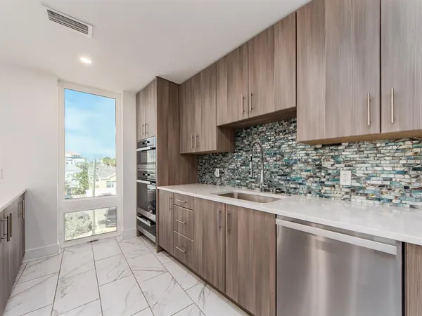 $10,000 | 15 Avalon Street, Unit 303, Clearwater Beach, FL 33767