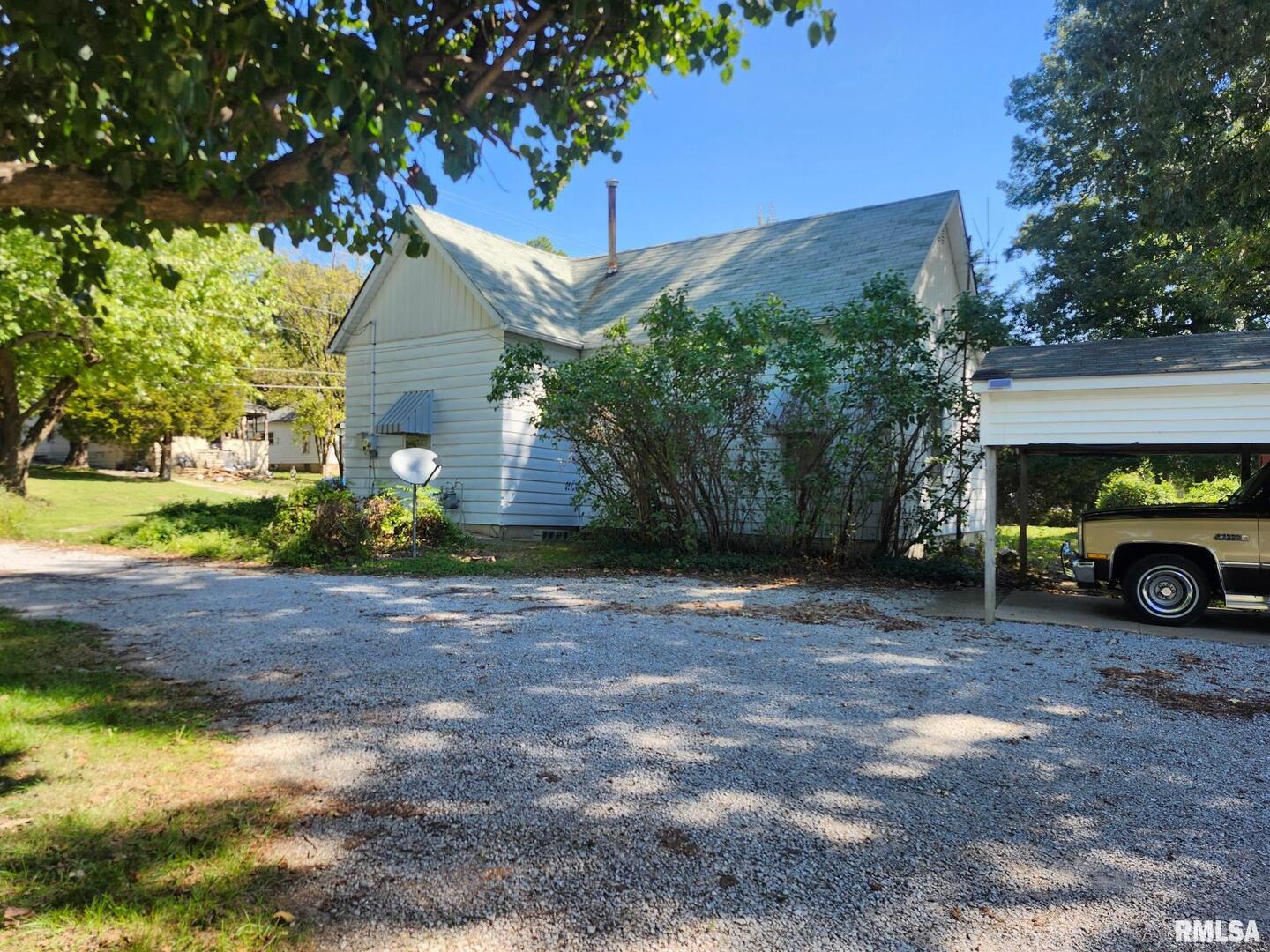 4760 Raleigh Road Eldorado, IL 62930 - Photo 3 of 19