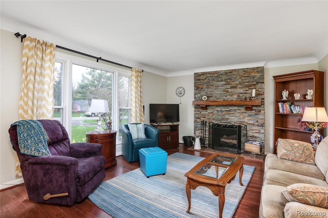 311 Maplehill Road Rochester, MI 48306 - Photo 10 of 26 311 Maplehill Rd Rochester-large-010-7-311 Maplehill Road Rochester-1500x1000-72dpi.jpg