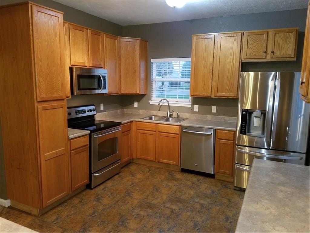 136 Rambling Road Greenfield, IN 46140 - Photo 13 of 39