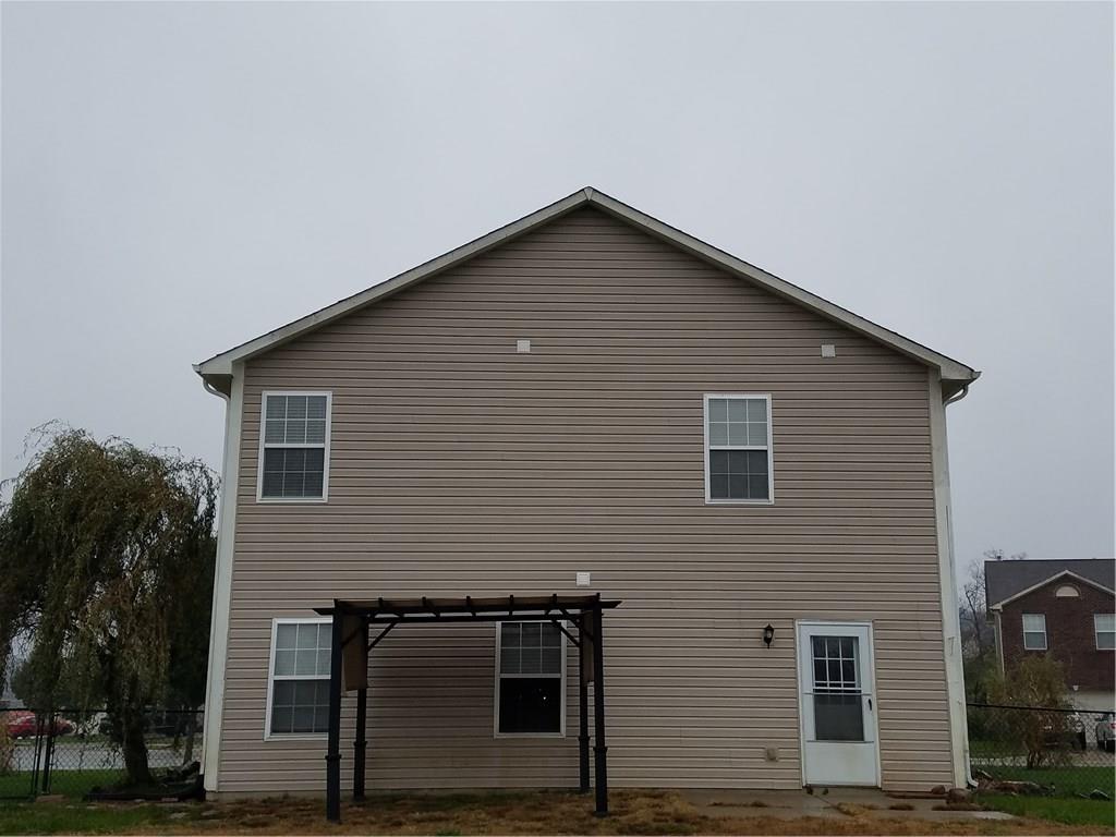 136 Rambling Road Greenfield, IN 46140 - Photo 3 of 39