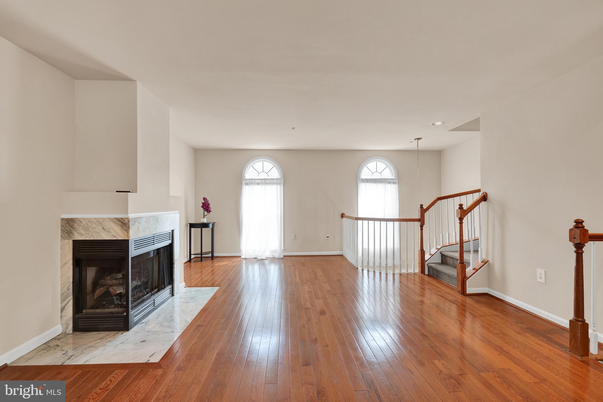 Living Rm w/ Hardwood Floors