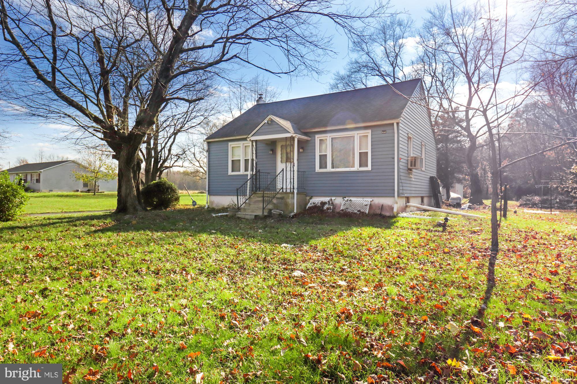28 East Lake Road Pilesgrove, NJ 08098 - Photo 6 of 18