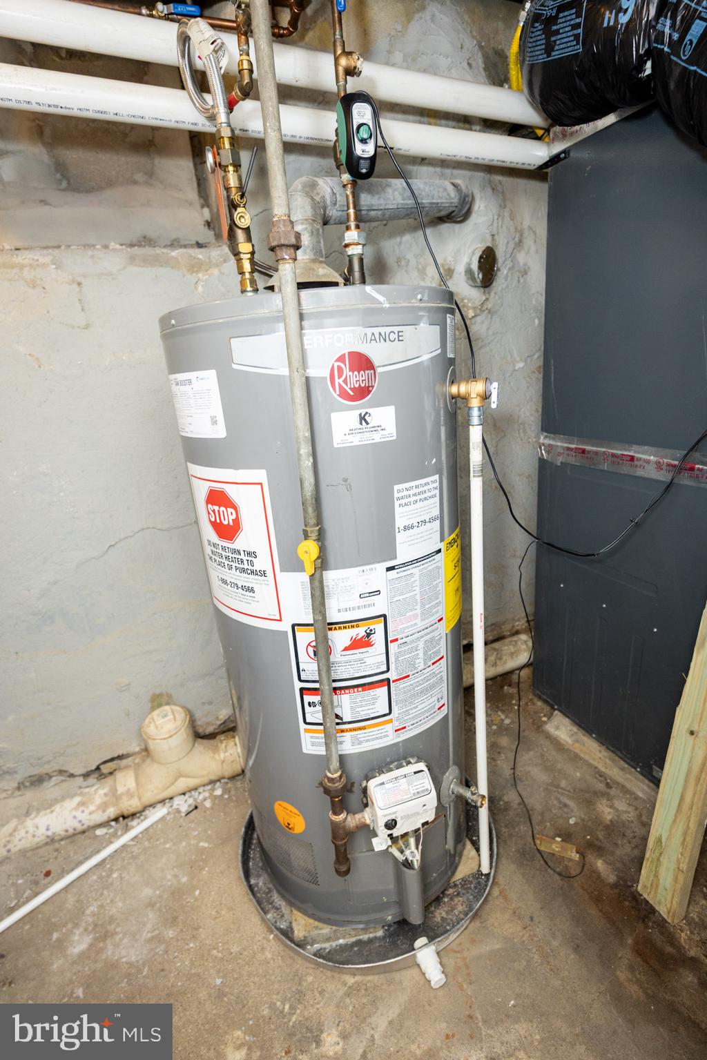 6113 Ross Street Philadelphia, PA 19144 - Photo 36 of 40 a utility room with dryer and washer