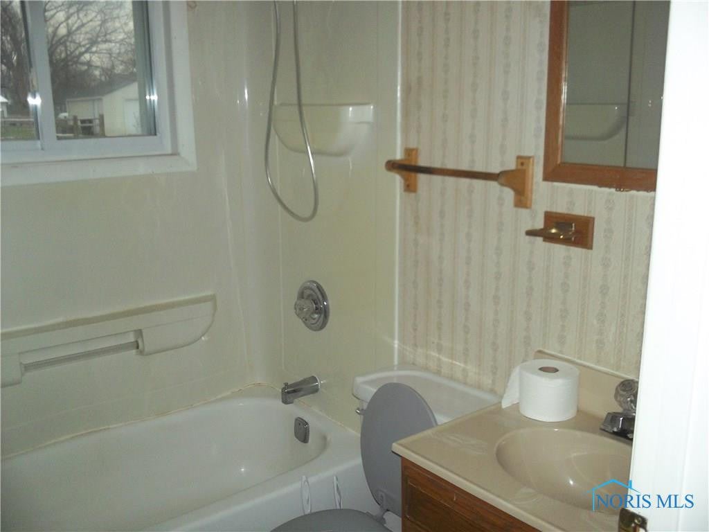 5856 Bryan Road Oregon, OH 43616 - Photo 7 of 9 Gallery Image 7