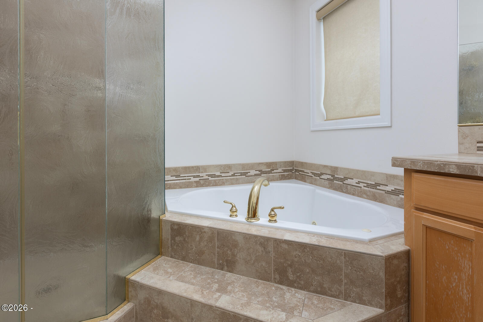 7415 East Summit Road Pacific City, OR 97135 - Photo 20 of 44 a bathroom with a bathtub and a sink