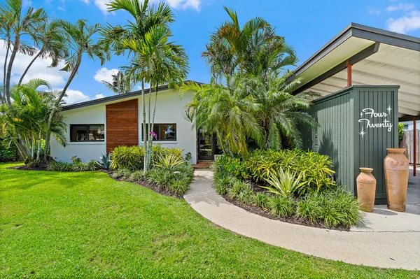 $985,000 | 420 Gulf Road, North Palm Beach, FL 33408