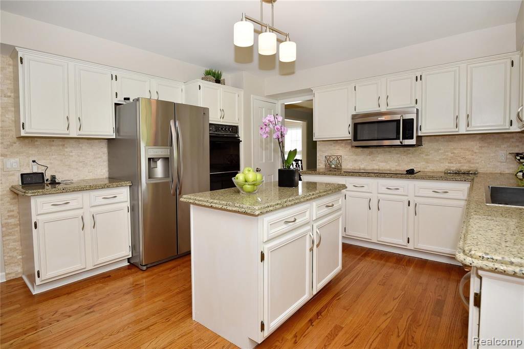 1069 Springwood Lane Rochester Hills, MI 48309 - Photo 8 of 37