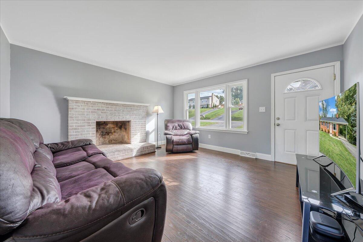5329 Gieser Road Roanoke, VA 24018 - Photo 2 of 33 02-MIB09935