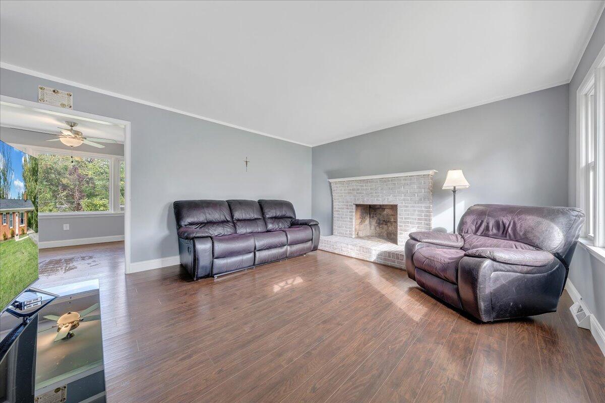 5329 Gieser Road Roanoke, VA 24018 - Photo 3 of 33 03-MIB09938