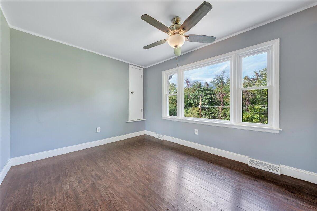 5329 Gieser Road Roanoke, VA 24018 - Photo 5 of 33 05-MIB09983