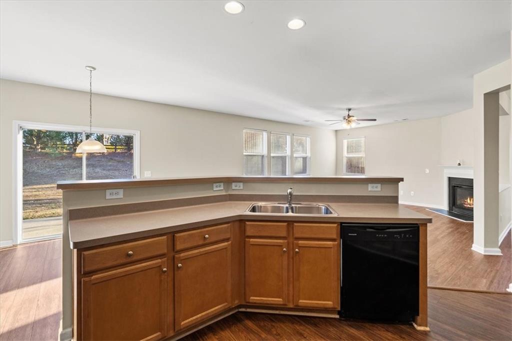 125 Parkmont Court Dallas, GA 30132 - Photo 18 of 36 a kitchen with a sink and cabinets