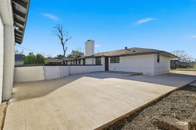 $4,800 | 6207 Royal Lane, Dallas, TX 75230