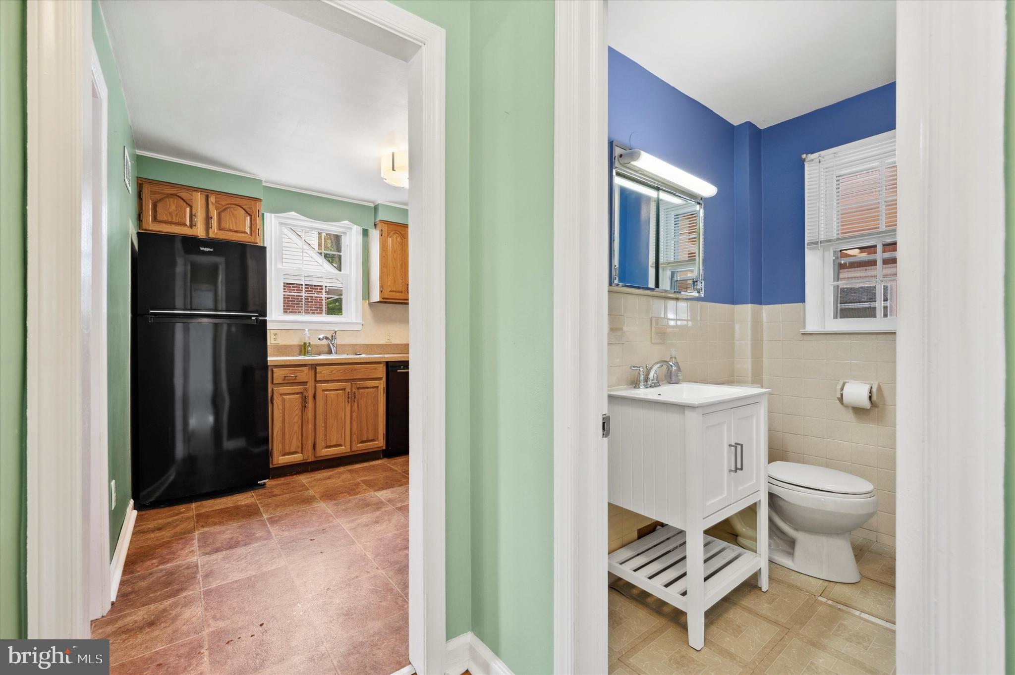 320 Garden Road Springfield, PA 19064 - Photo 12 of 25 1st Floor Full Bathroom